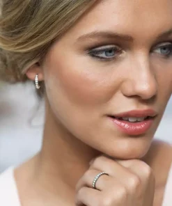 Brilliance Curved Ring